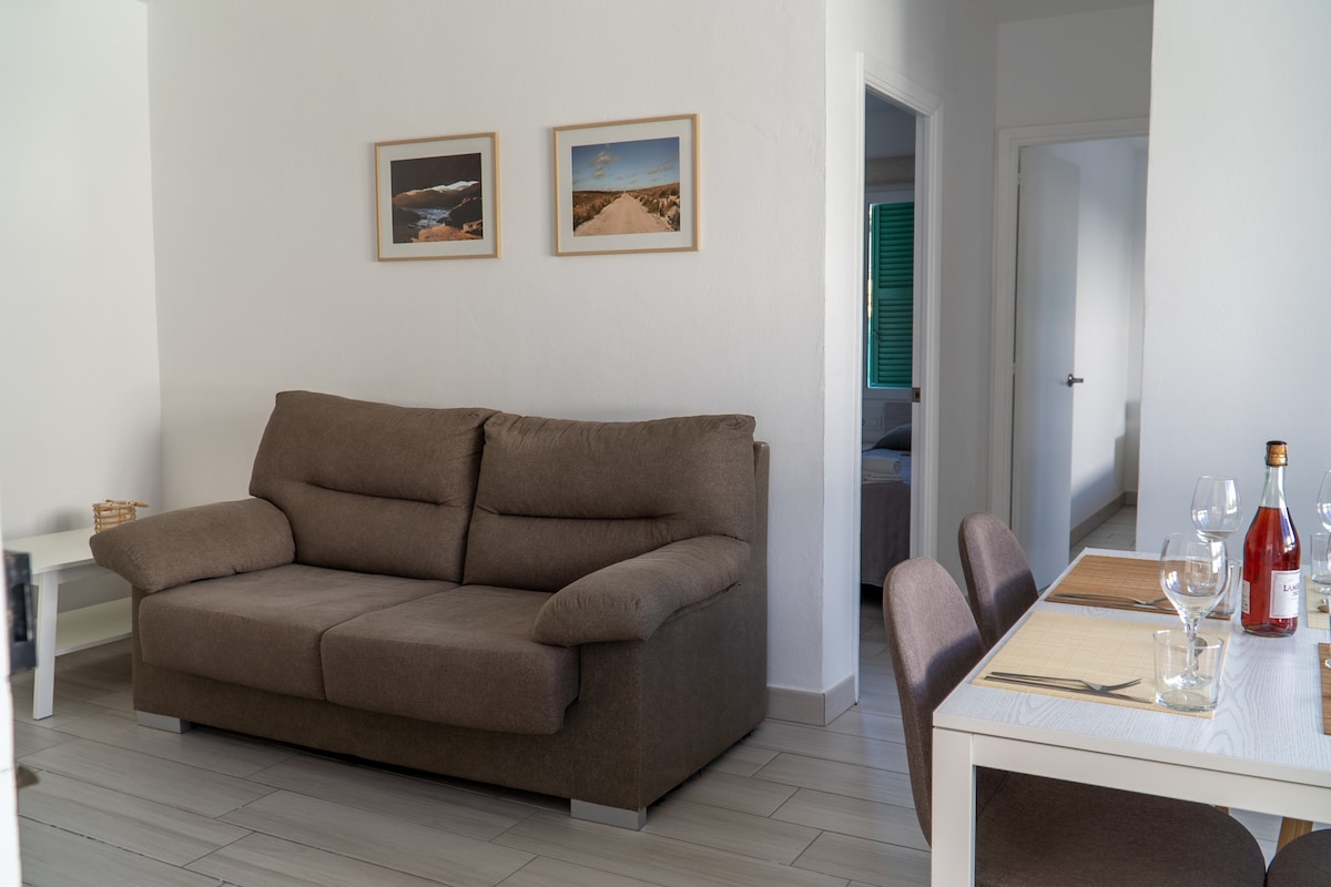 Popular Airbnb listing: Private patio / A&C / Private parking / BBQ in Ciutadella