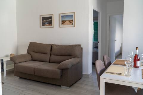 Anuncio de Airbnb popular: Private patio / A&C / Private parking / BBQ en Ciutadella
