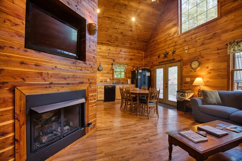 Successful Airbnb property: Secluded woodland cabin near South Holston River in Kingsport / Bristol