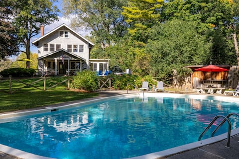 Lakefront Getaway w/ Private Nordic Spa + Hot tub