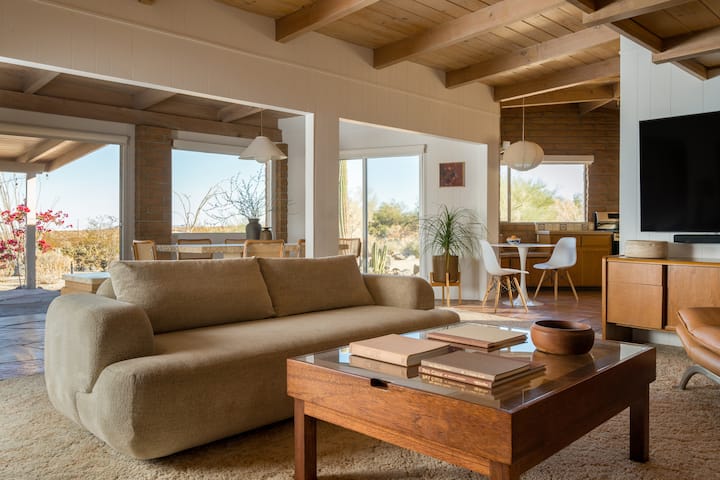 Designer's Mid-century 1-acre Desert Retreat - Borrego Springs, CA