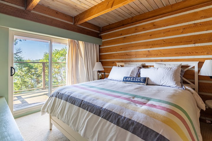 Master bedroom – King bed