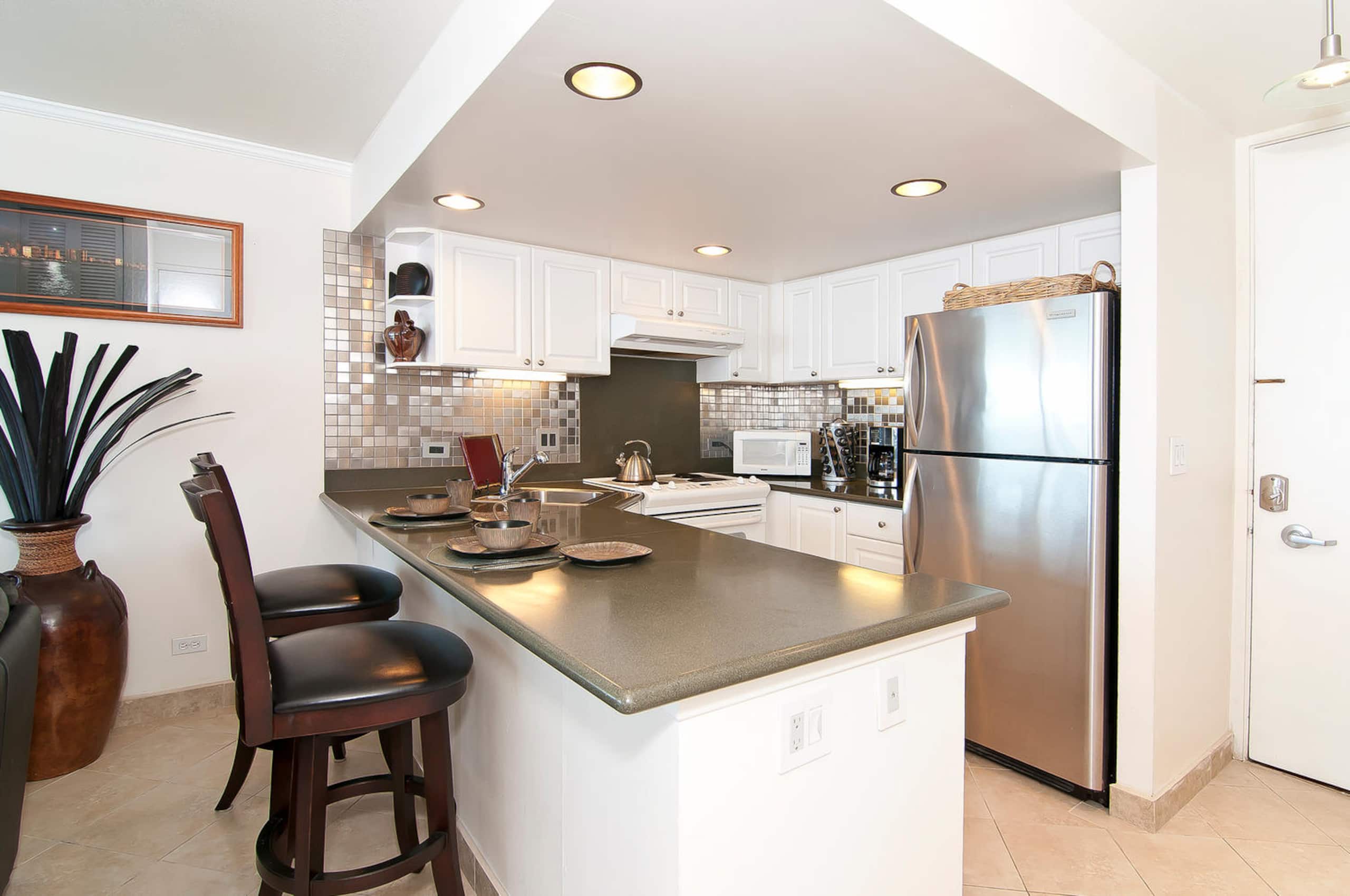 Condo in Honolulu · ★4.73 · 1 bedroom · 2 beds · 1 private bath - Image 2