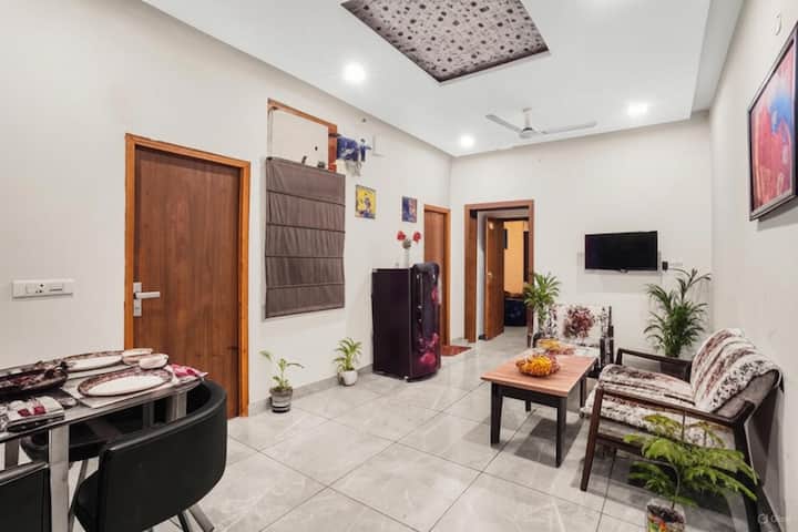Homlee-2bhk-dilshad Metro- G Floor- Hindon Airport - Ghaziabad