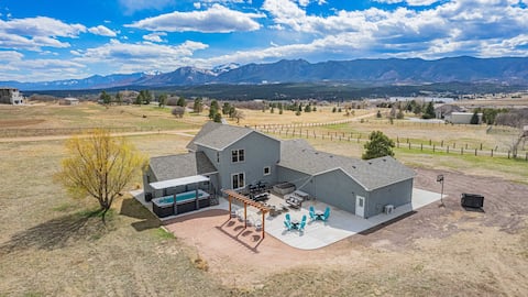 Amazing SWIM SPA, 5b/4b, FUN! 5 acres, HOT TUB!