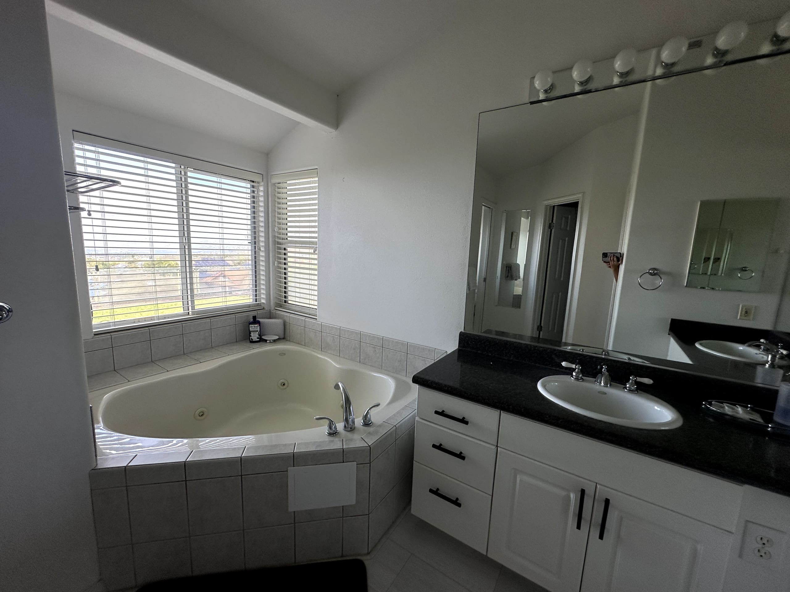 Home in Kailua-Kona · ★4.72 · 3 bedrooms · 5 beds · 2 baths - Image 21