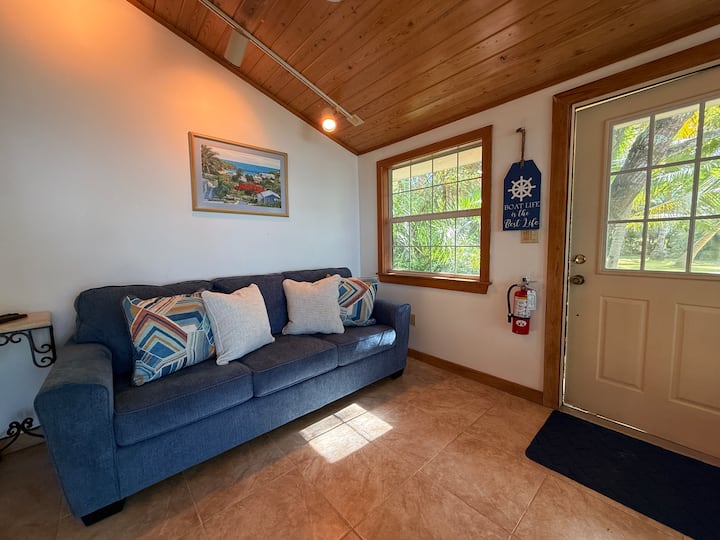 Coconut Club House: всекидневна, 2 спални, 1 баня, голям двуспалeн разтегателен диван