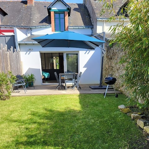 House with garden in the heart of the medieval city