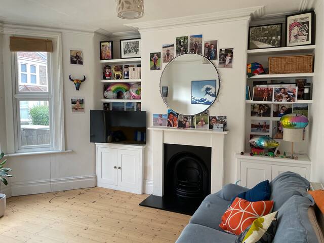 Beautifully renovated 5 bedroom house with garden gallery image 2