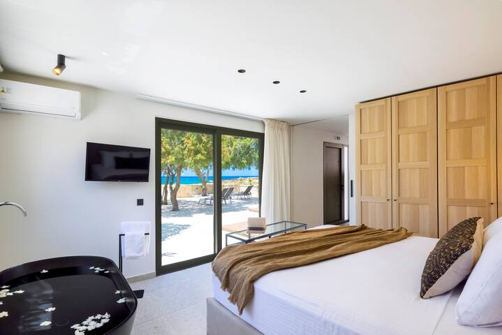 Sunset Beach House: Villa, Only 50m from the Beach gallery image 3