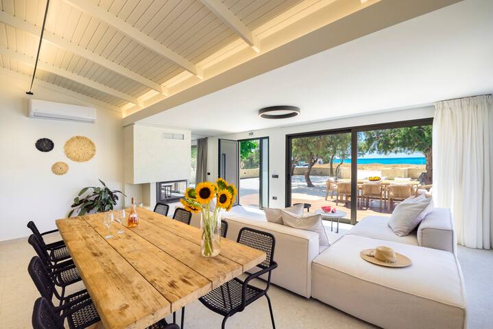 Sunset Beach House: Villa, Only 50m from the Beach