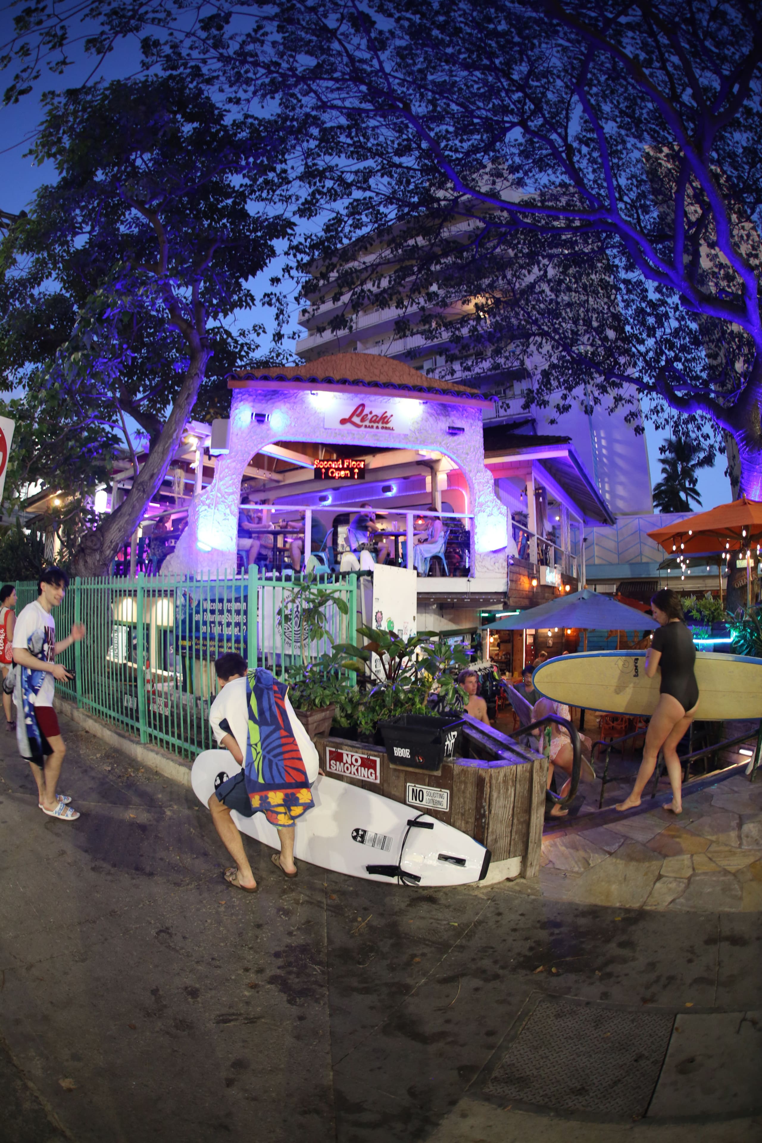 The Beach and the Sea in Waikiki, Boho, Chic for 2 - Image 11