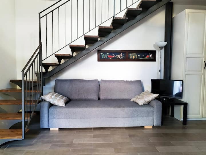 გასაშლელი დივანი 2 ადამიანზე 