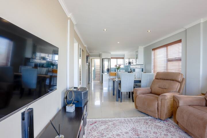 Oceanfront 2-Bedroom Apartment gallery image 2