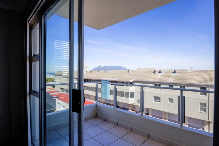 Oceanfront 2-Bedroom Apartment gallery image 3