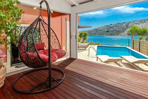 Beachfront villa heated POOL jacuzzi% GREAT OFFER%