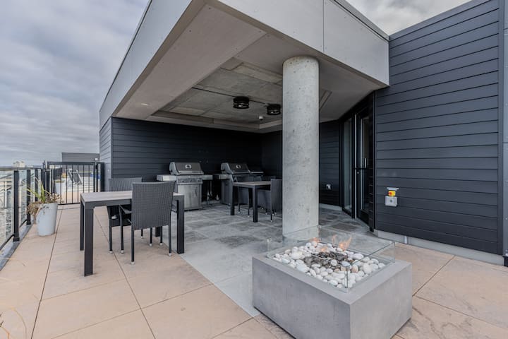 The Caiman 907- Perfect for 6-8 people gallery image 2