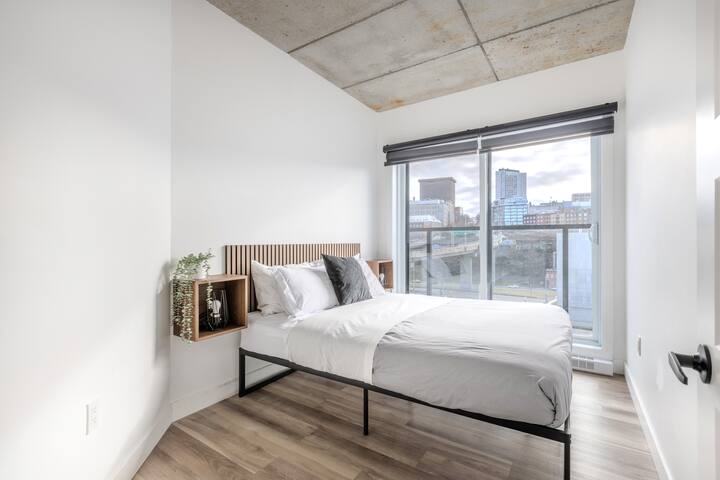 The Caiman 907- Perfect for 6-8 people gallery image 3