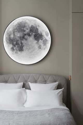 The Art Retreat: 2800sqft, Central, Quiet, Parking gallery image 4