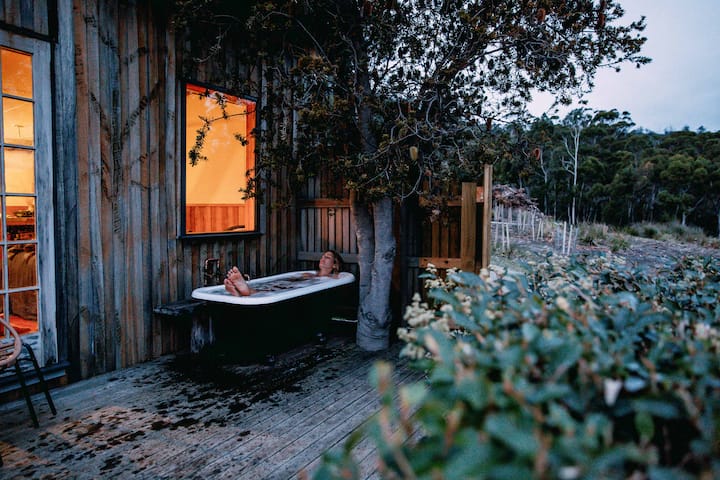 The Shack - Coastal Stay With Outdoor Tub - Bruny Island