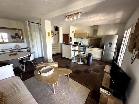 Popular Airbnb listing: Sea-view farmhouse, terrace – pool, private property in Sainte Maxime
