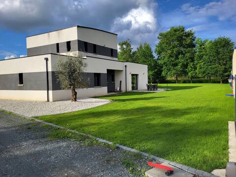 large house arnage 4 bedrooms 5 min from the circuit