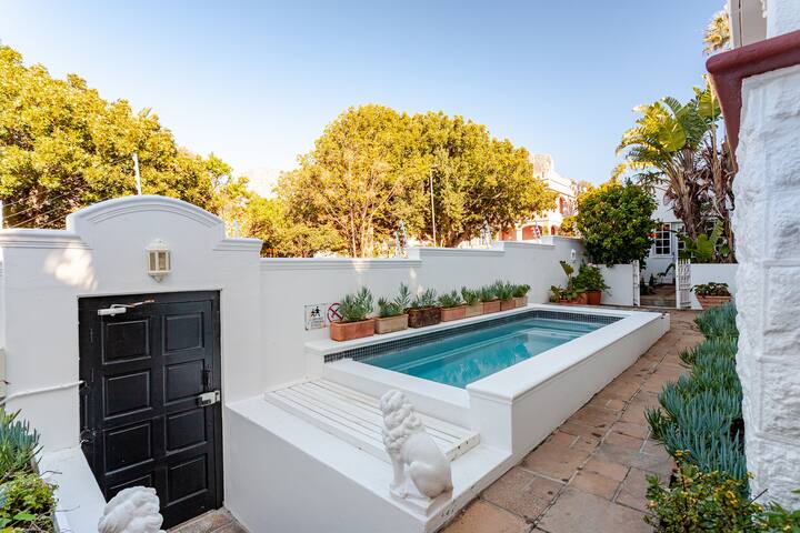 Cape Town Heritage Home with Table Mountain View