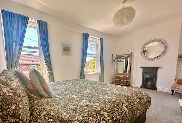 The Green Room - first floor, 1 superking sized bed or 2 singles