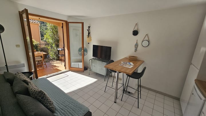 Rez-de-jardin Dans Un éCrin De Verdure - Cavalaire-sur-Mer