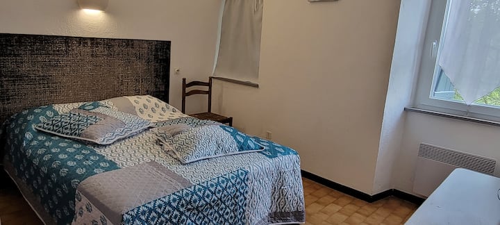 Chumba cha kulala katika-140