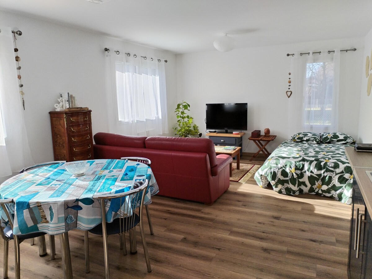 Top Airbnb: bright accommodation with private parking and garden à Montbéliard