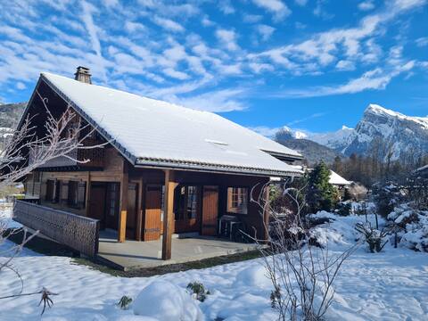 Large chalet near slopes and a blue lake