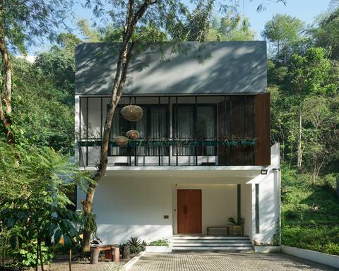 Rumadamar Dago-Bandung Family Villa w/Rooftop view