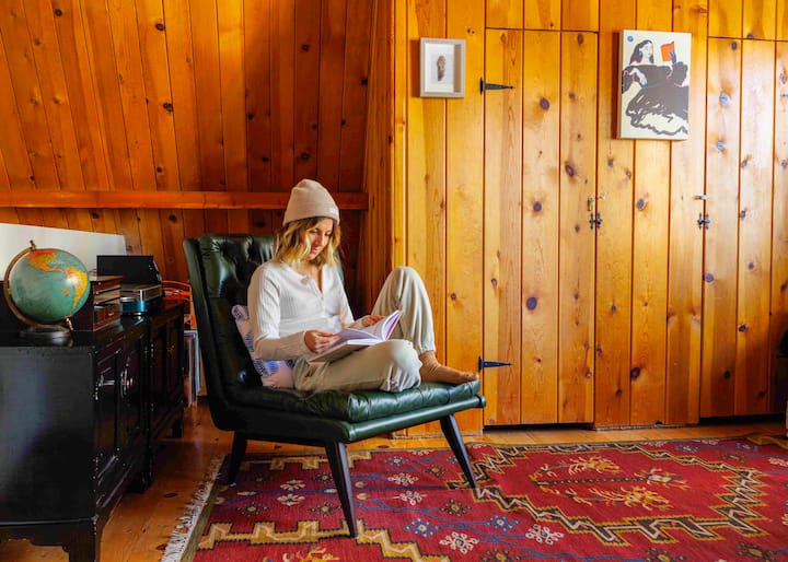 "It looks as it does in pictures and has all of the little details to make it special. It's right in the middle of Lake Arrowhead and Big Bear so finding hikes and activities is super easy." - Desmond, Nov 2023