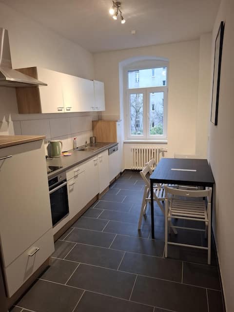 Top Airbnb: Large 3-room apartment for large groups in Steglitz