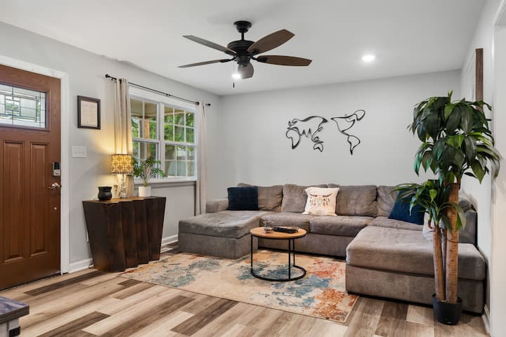 Comfy Queen 4 Beds, Deck, Firepit, Coffee Bar - Van Buren, AR