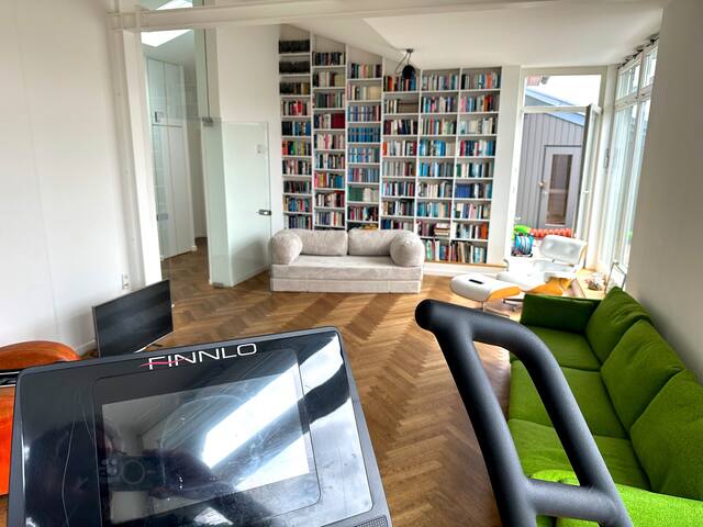 Rooftop apt w/ a view, 2 bedrooms/bathrooms, sauna gallery image 3