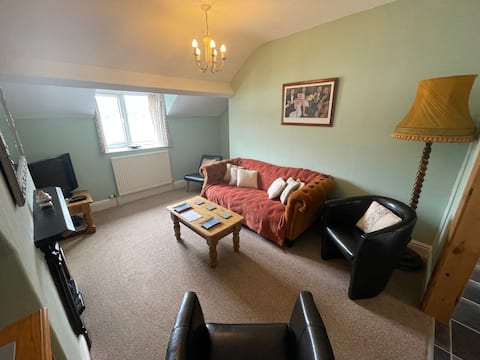 Top Airbnb: Amazing estuary and mountain views in Islaw'r Dref, Friog