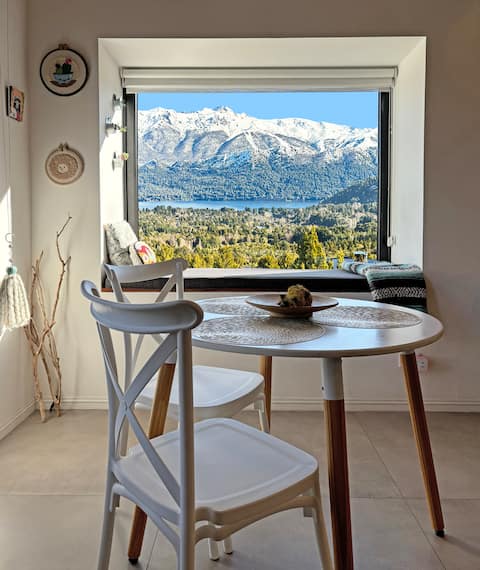 Stunning Views, Prime Location, Ideal for Couples