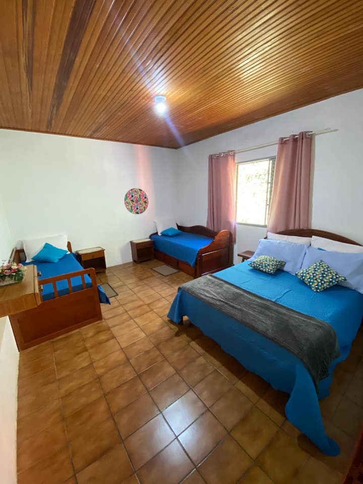 מיטה זוגית סטנדרטית
מיטות יחיד/ביקמה