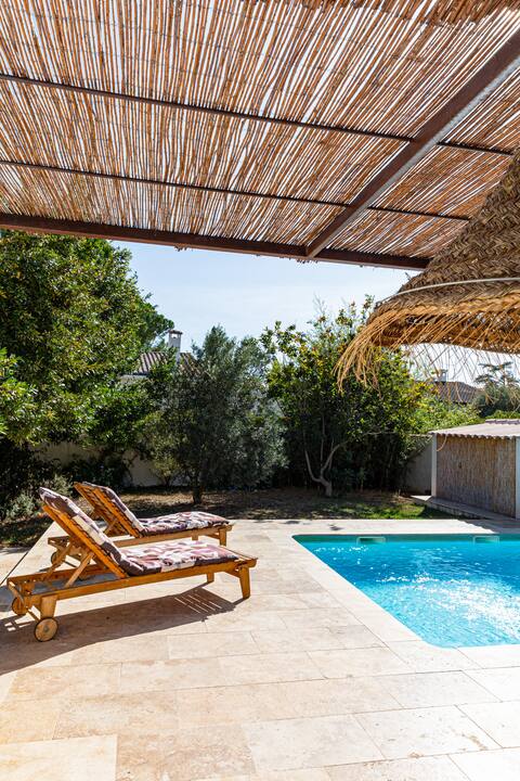 Villa Van Gogh pool and spa in Provence