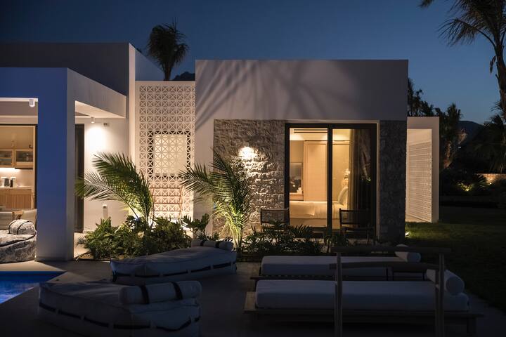 TAF All Villas Beachfront – Two Bedroom &TESLA i gallery image 5