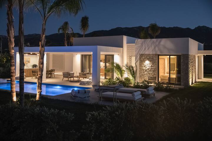 TAF All Villas Beachfront – Two Bedroom &TESLA i gallery image 4