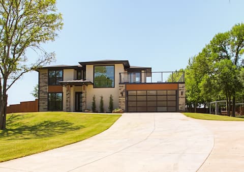 The Rooftop - Modern Luxury at the Lake!