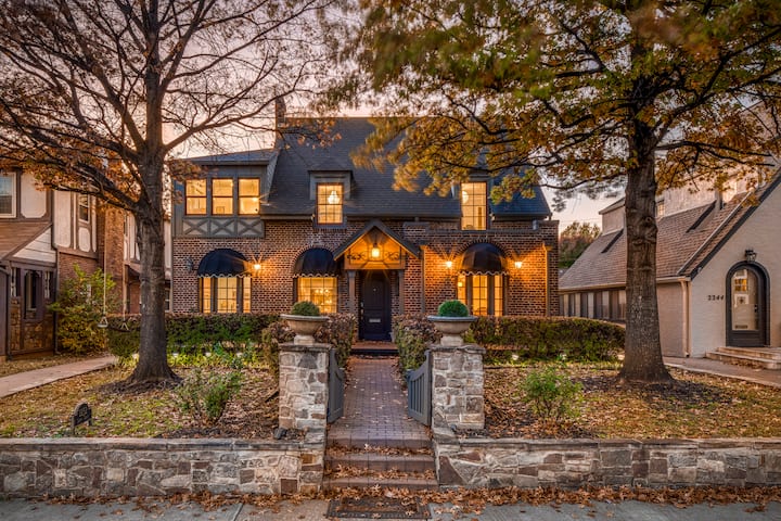 Big Tulsan- 6BR-8 Beds-Heated Pool-Game Room-BBQ - Houses for Rent