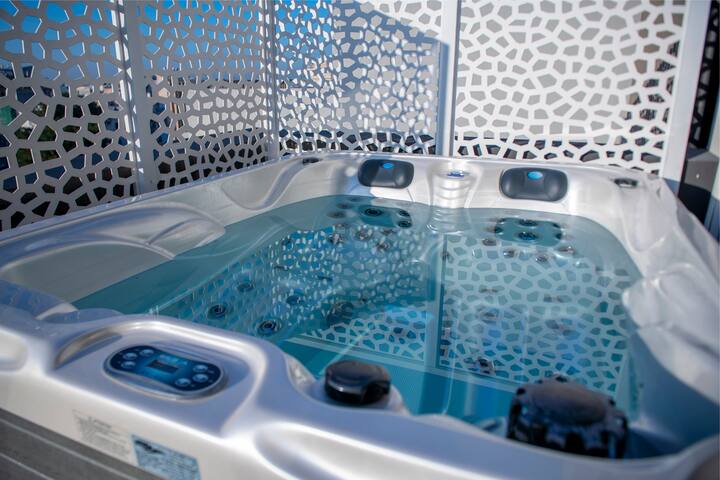 Luxury Penthouse with Acropolis View and Jacuzzi gallery image 2