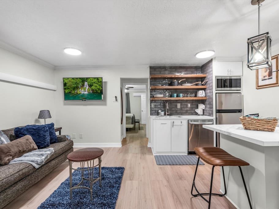 Cozy  Modern  Condo Heights - Galleria
