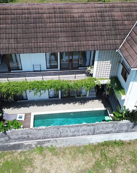 Three Palms Surf & Stay Medewi - cozy 5-BR villa