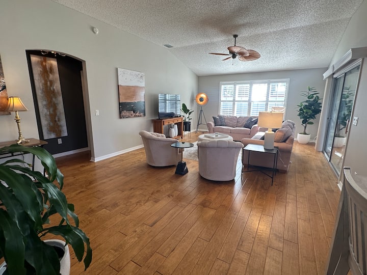 Location! Charming, Premium Courtyard Villa - The Villages, FL
