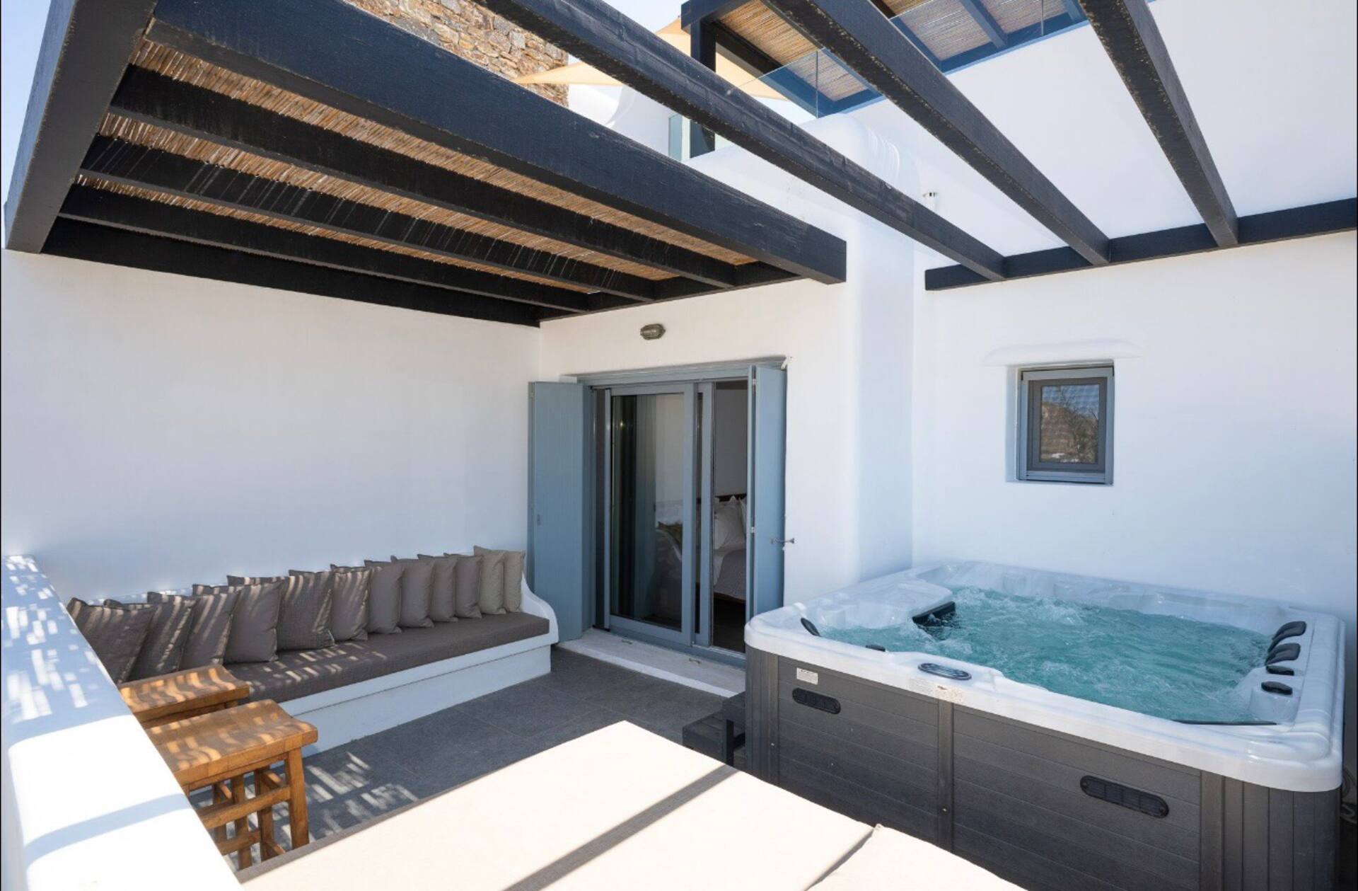 Apartment with pool view & private hot tub
